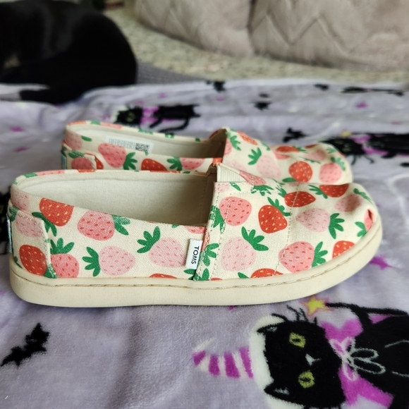 TOMS Kids' Strawberry Print Slip-On Shoes - Cream and Pink - Picture 1 of 7
